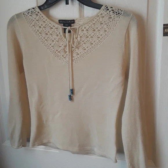 Y2K Crochet neckline Top w/ 3/4 split sleeves Lightweight Knit beaded tie - Picture 8 of 15